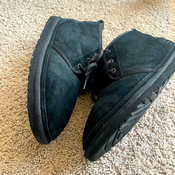 Mens Uggs black. Size 9.  Authentic 💯 and Comfortable - Picture 3 of 7
